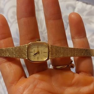 Vintage Helbros S quartz watch with goldtone adjustable band. Needs a battery.